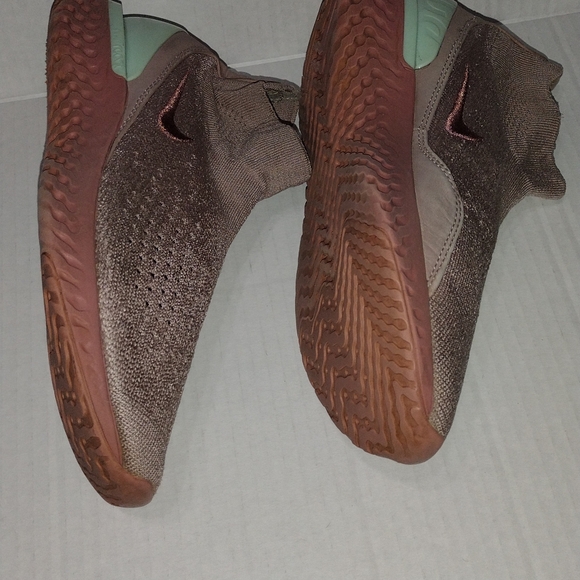 Nike Shoes Women Sz 7.5 Rise React Flyknit Diffused Taupe Smokey Mauve - Picture 5 of 12